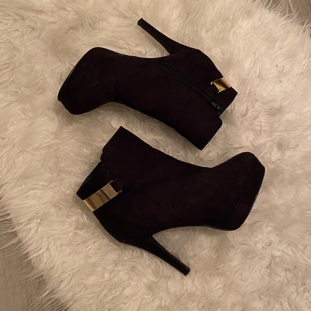 Platform Bootie - Black and Gold - H&M - Size 7/8